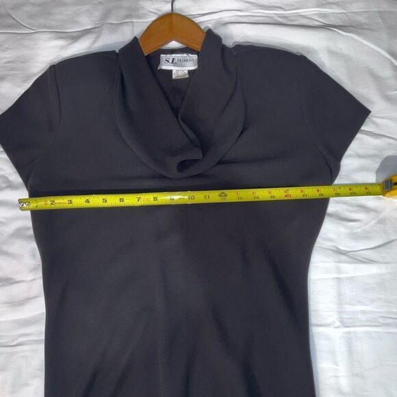 Black dress - Picture 4 of 7